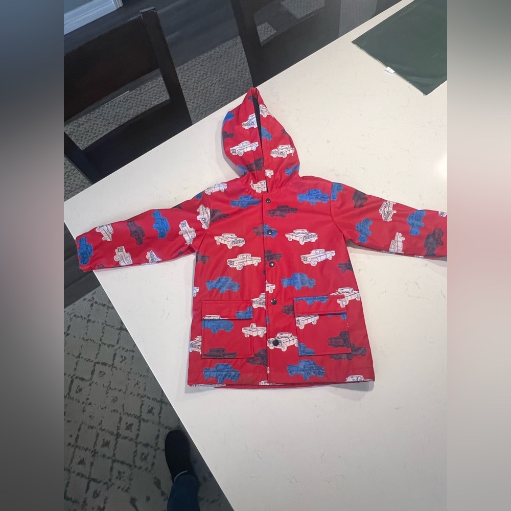 Hatley Kids' Red Raincoat with Trucks Design size 5 - Picture 2 of 8